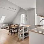 Modern Apartment On The Main Shopping Street